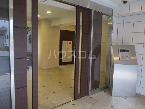 23/30 エントランス