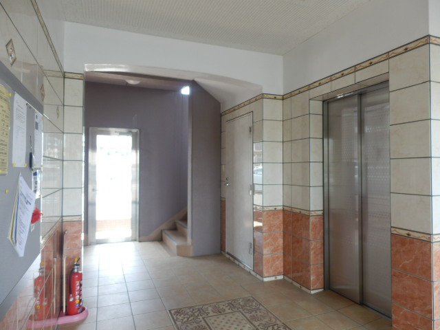 27/30 エントランス