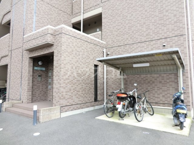 22/30 エントランス