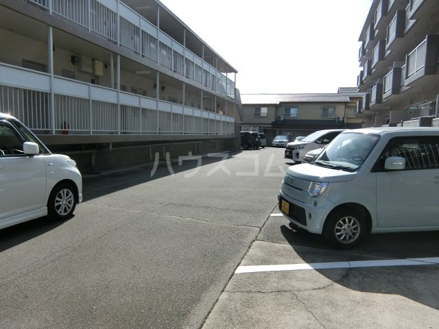 2/6 駐車場