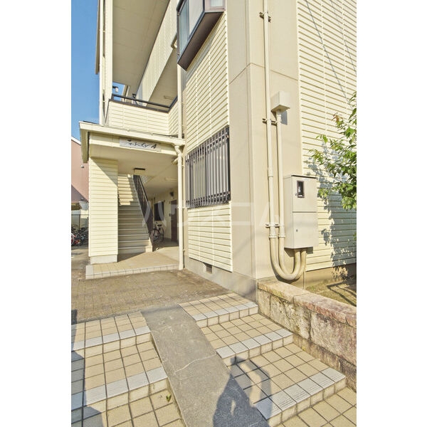 21/23 エントランス