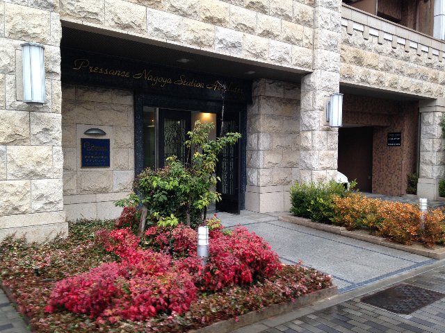 21/30 エントランス