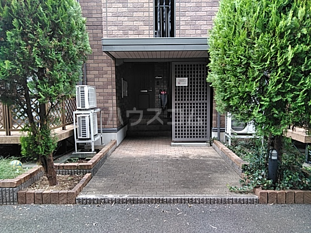 16/25 エントランス