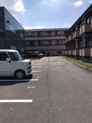 22/28 駐車場