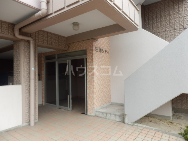 23/29 エントランス