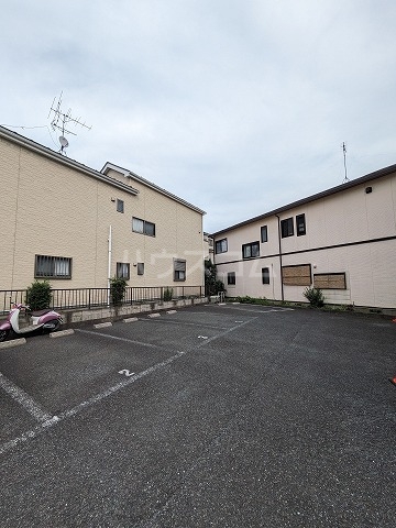 27/30 駐車場