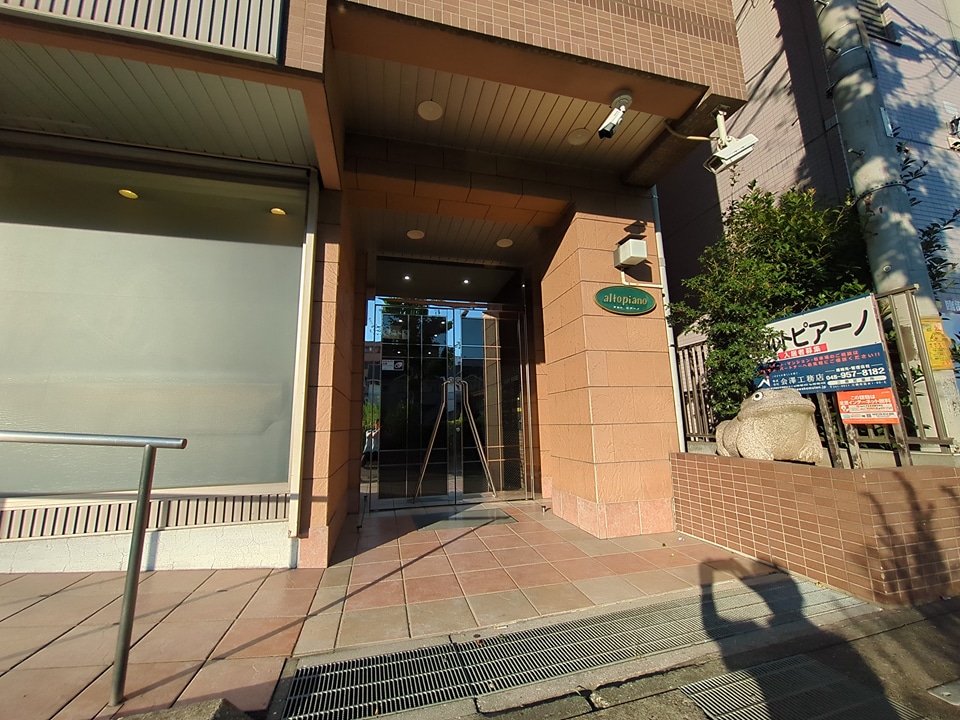 24/30 エントランス