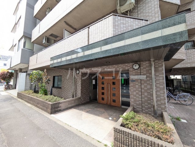 28/30 エントランス