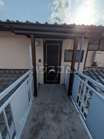 25/27 エントランス