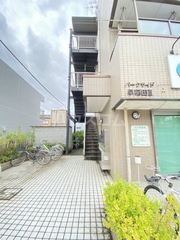 22/30 エントランス