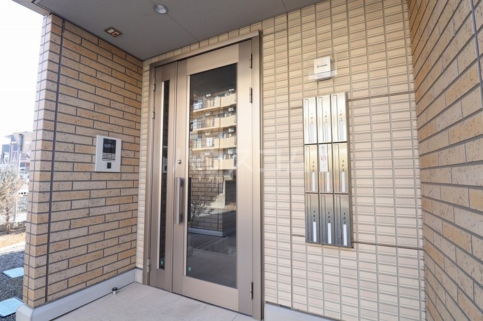 18/28 エントランス