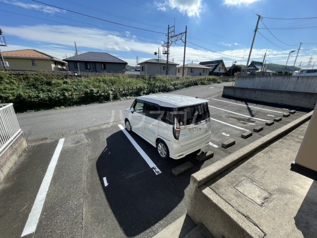 2/5 駐車場
