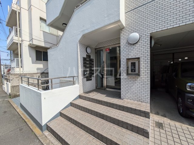 2/4 エントランス