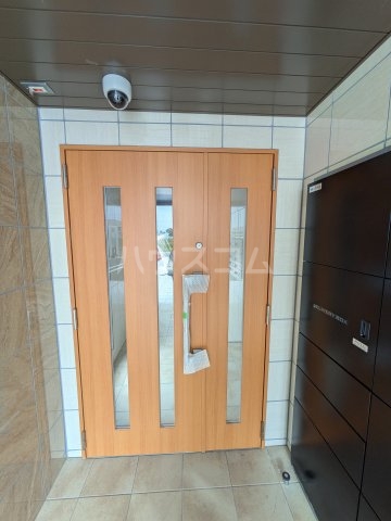 21/30 エントランス