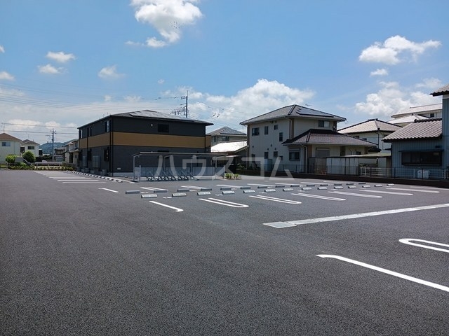 27/30 駐車場