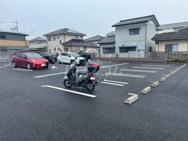 28/30 駐車場