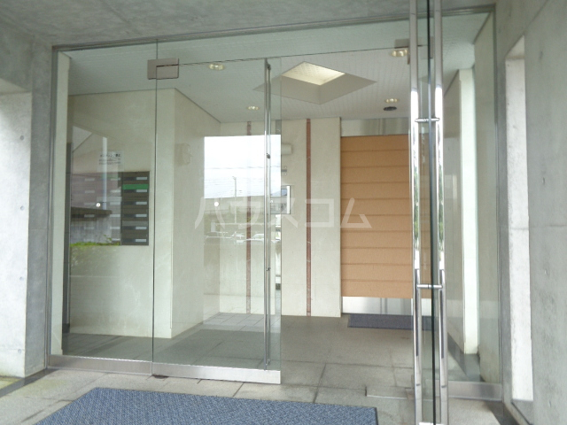 28/30 エントランス