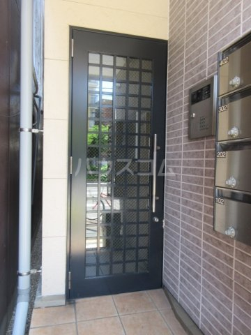 22/27 エントランス