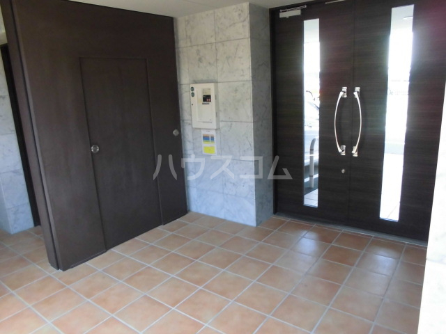 23/30 エントランス