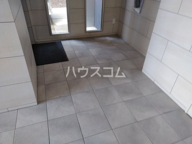 21/30 エントランス