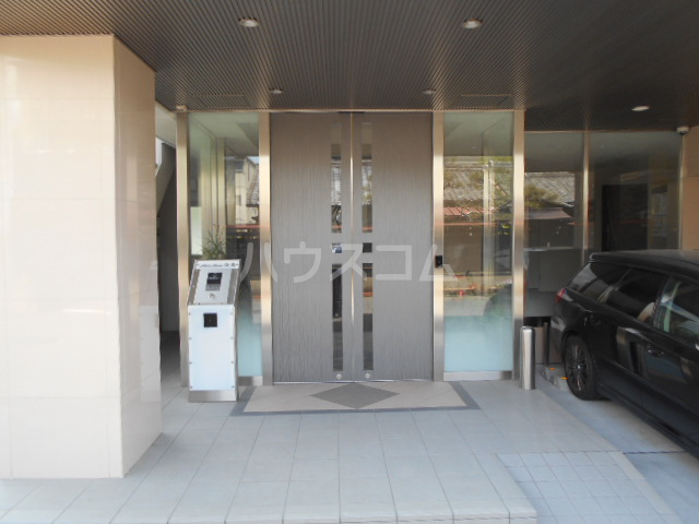 22/30 エントランス