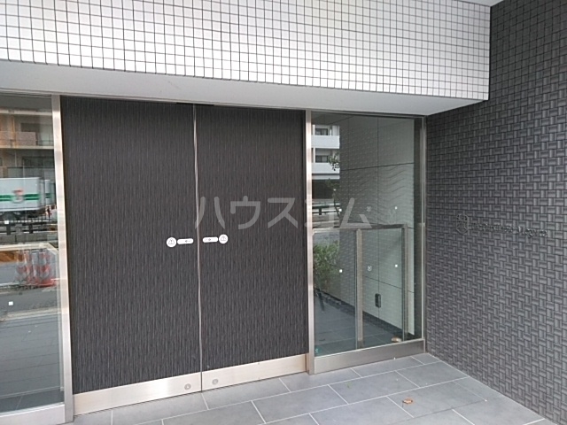 27/30 エントランス