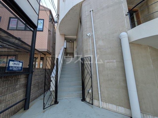 2/3 エントランス