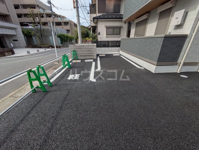 27/30 駐車場