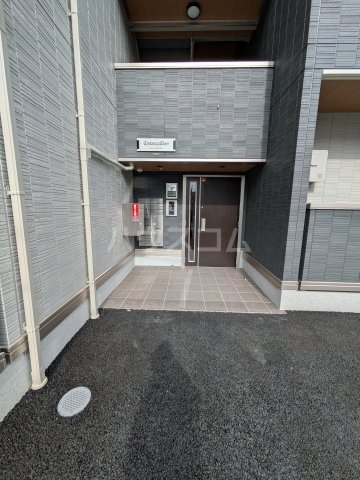 2/5 エントランス