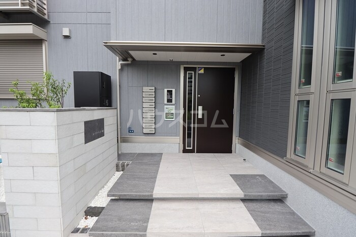 18/27 エントランス