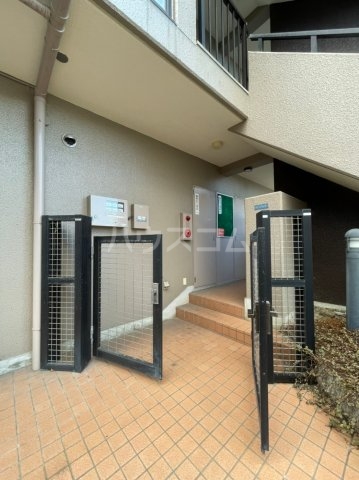 25/30 エントランス