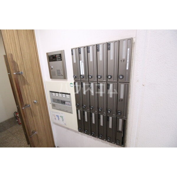 15/23 エントランス