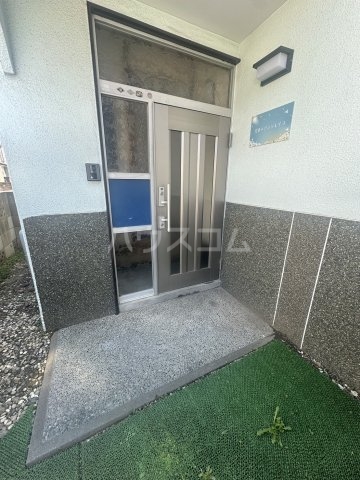 23/30 エントランス