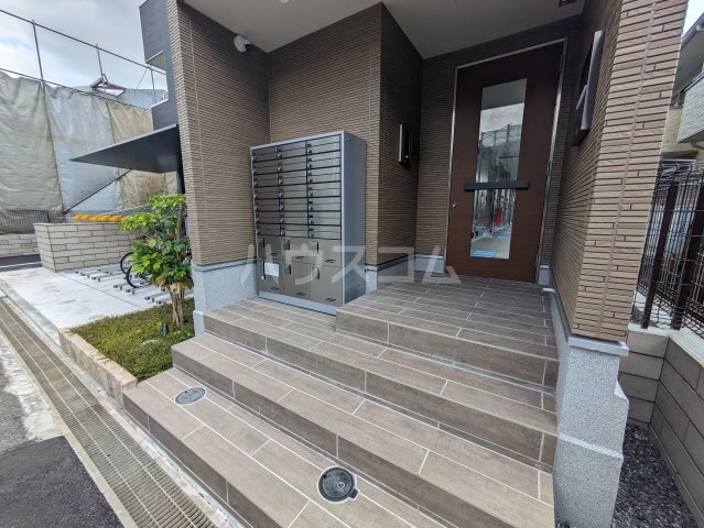 23/30 エントランス