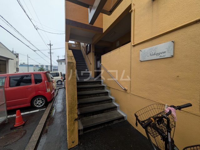 18/25 エントランス