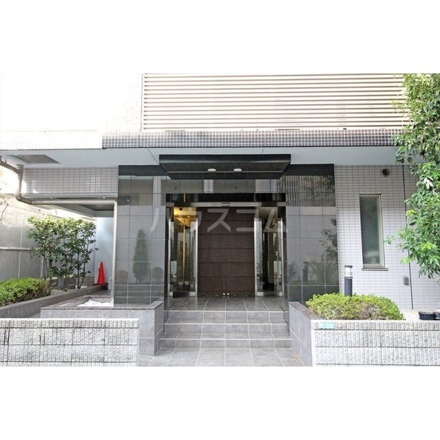 18/25 エントランス