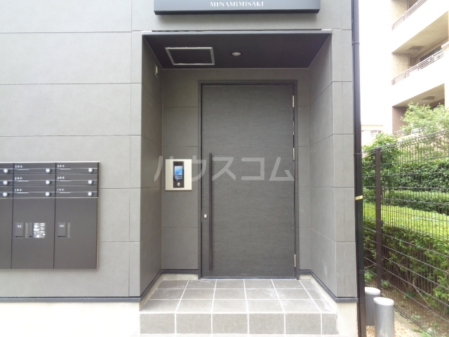 18/28 エントランス