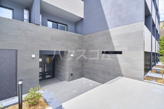 21/30 エントランス