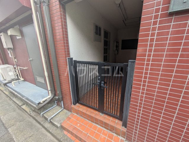 2/2 エントランス