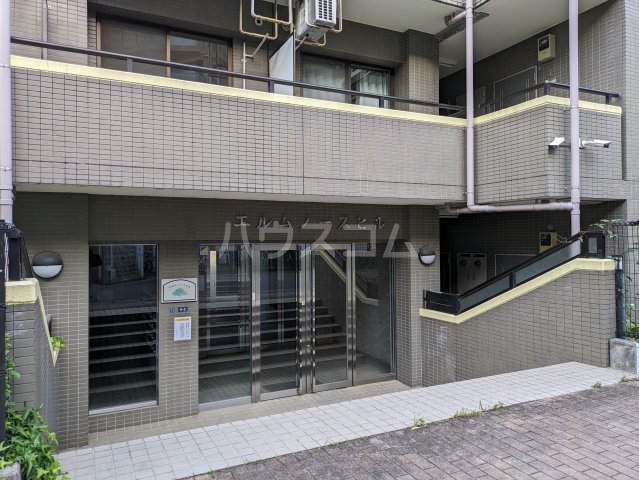 26/30 エントランス