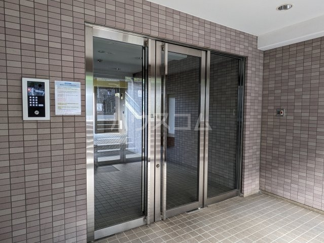 25/30 エントランス