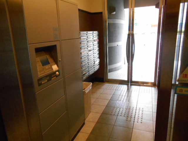 22/27 エントランス