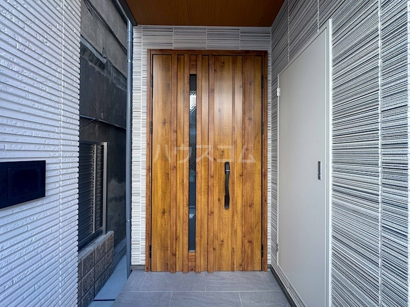 18/26 エントランス