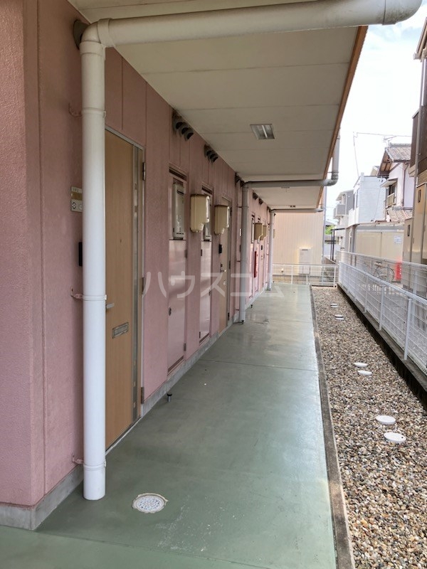 24/30 エントランス