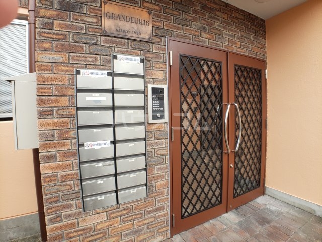 25/30 エントランス