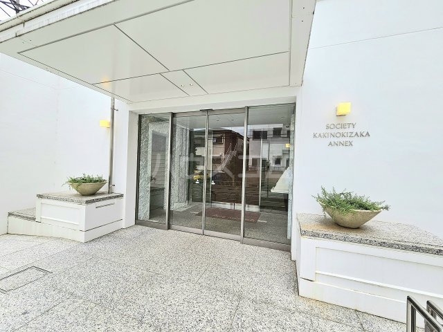 21/30 エントランス