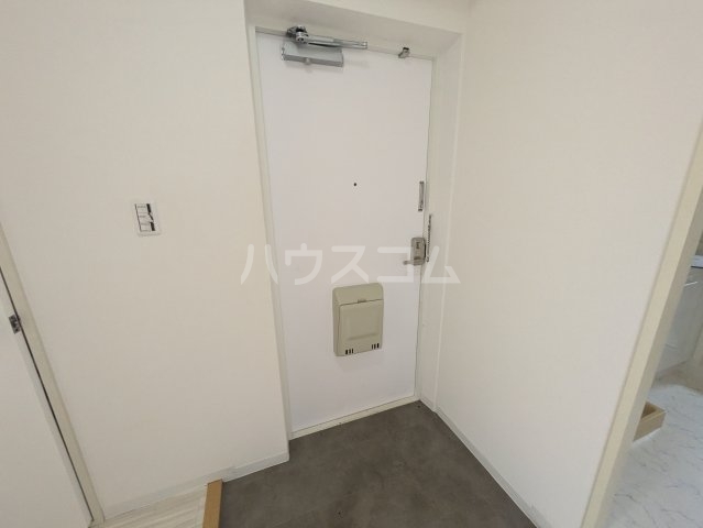 16/30 玄関