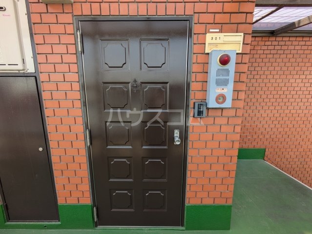 28/30 エントランス