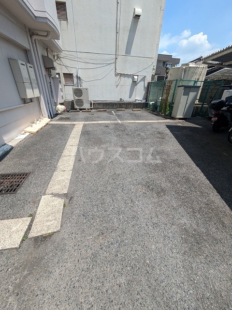 25/30 駐車場