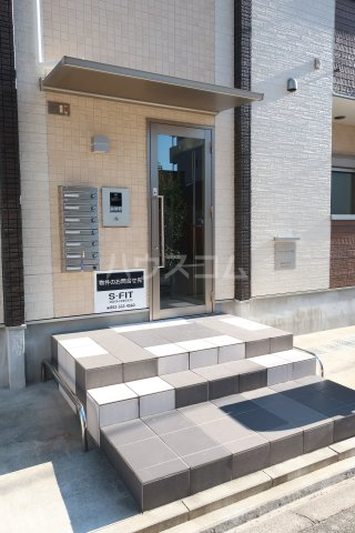 22/30 エントランス